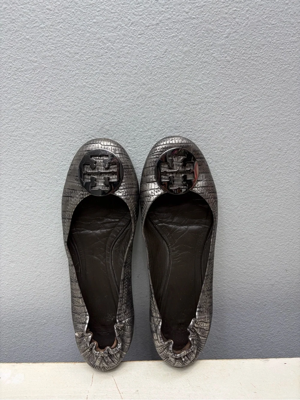 Tory Burch Metallic Grey Lizard Print Reva Flats Size 10